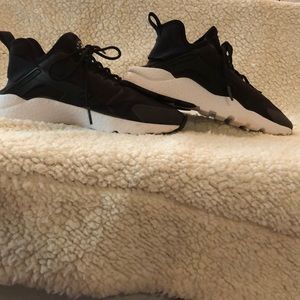 Black nike huaraches